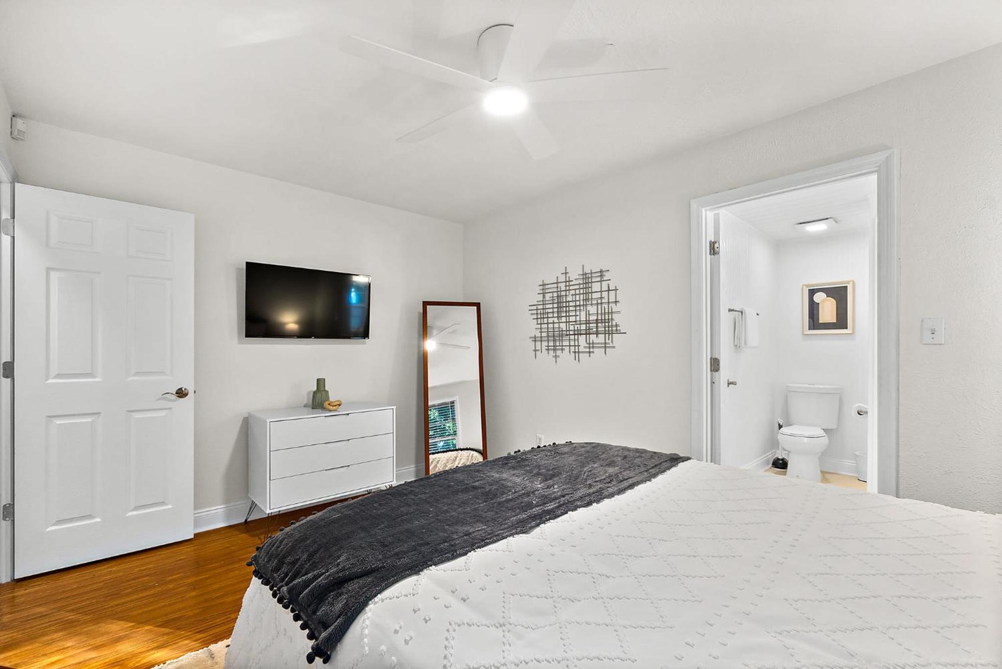 Апартаменты Private Uptown Flat - Walk To Nights Of Lights! Сент-Огастин Экстерьер фото