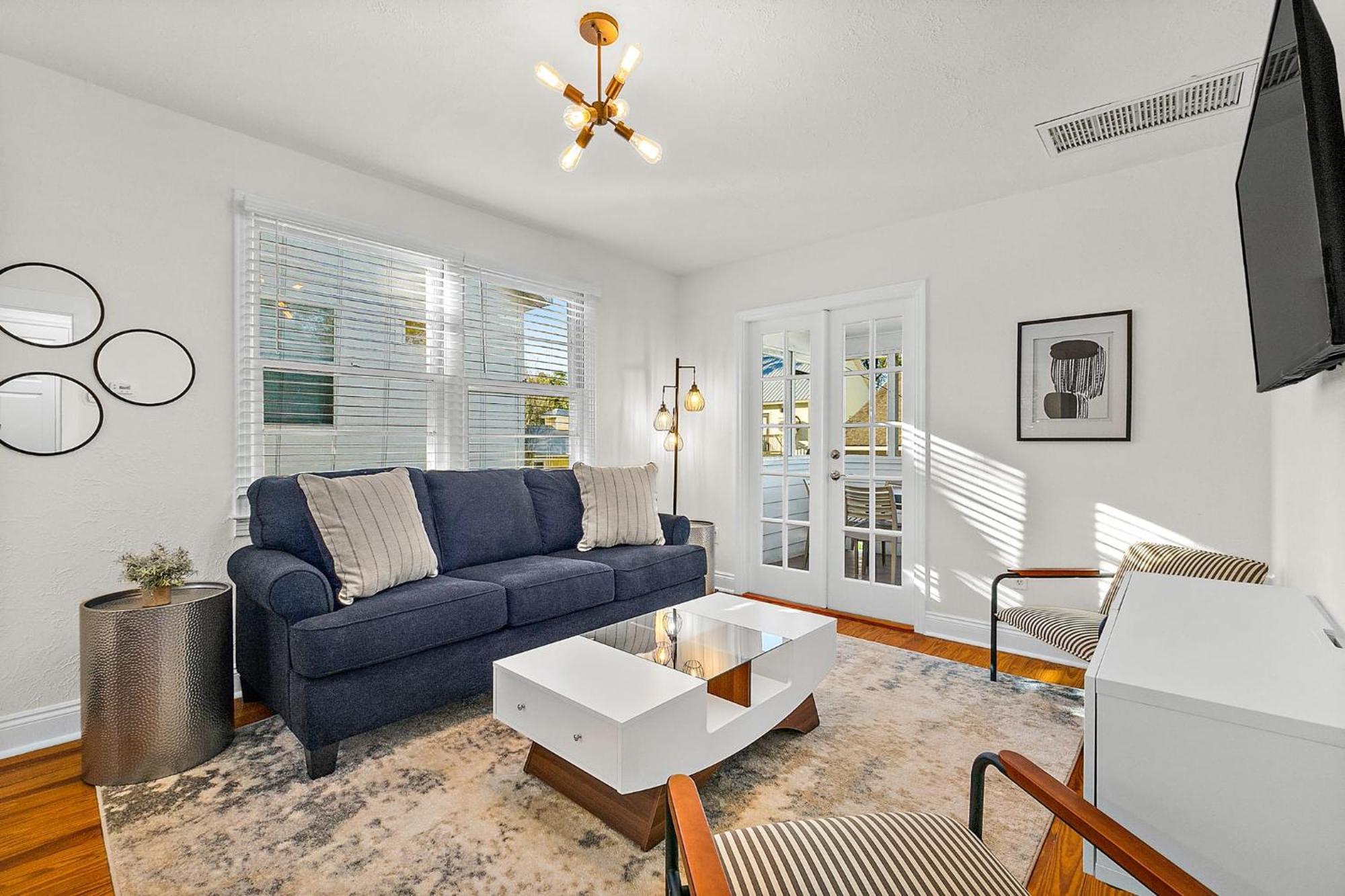 Апартаменты Private Uptown Flat - Walk To Nights Of Lights! Сент-Огастин Экстерьер фото